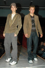 27_05_323.JPG (6617172 bytes)